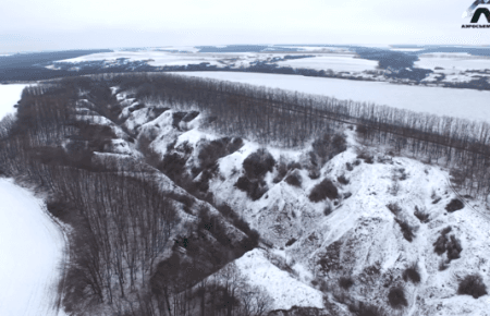 Повітряна прогулянка балкою в Дергачах на Харківщині - відео