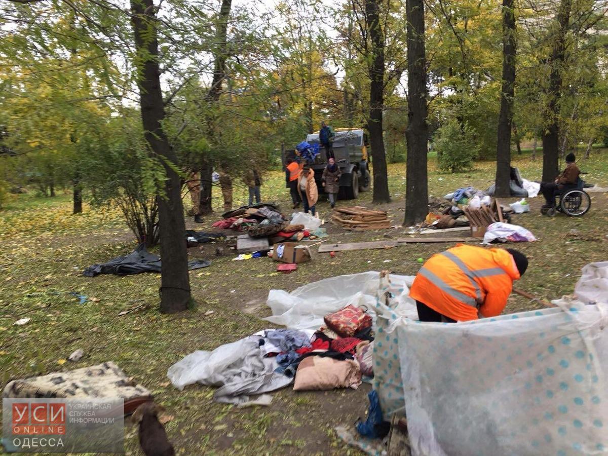 В Одесі знесли намети безхатченків — фото