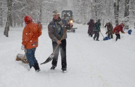 Ввечері планують вивозити сніг з території столиці