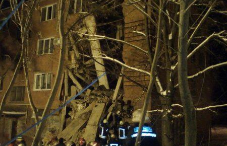 З-під завалів гуртожитку в Чернігові дістали підлітка, він живий — ДСНС