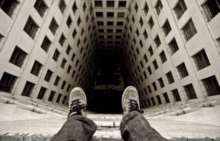 В Маріуполі дівчинка покінчила з життям, бо отримала таке завдання у соцмережі?