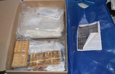 На Світлодарській дузі військові знайшли сухпайок з Росії (ФОТО)