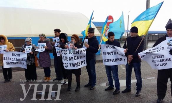 На КПВВ «Чонгар» кримські татари провели акцію до Дня прав людини