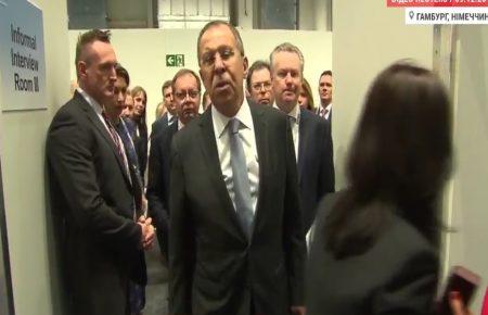 Лавров вилаявся в бік оператора Reuters перед зустріччю зі Штайнмайєром — відео