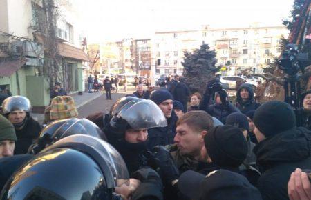 На Одещині поліція застосувала проти мітингуючих сльозогінний газ, ВІДЕО