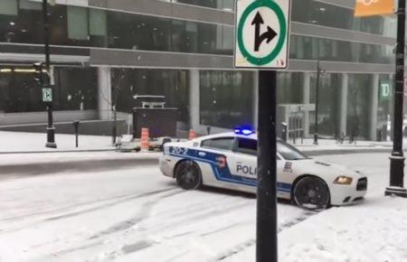 Через ожеледицю та сніг на дорогах у Канаді справжній хаос — відео