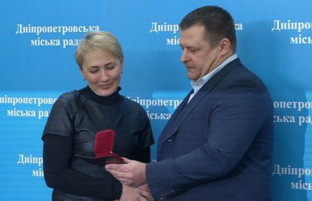 У Дніпрі волонтерів нагородили відзнаками «Захисник Вітчизни»
