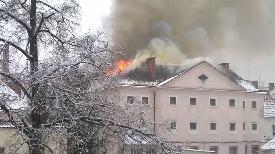 В Ужгороді горіла будівля СІЗО, ФОТО, ВІДЕО