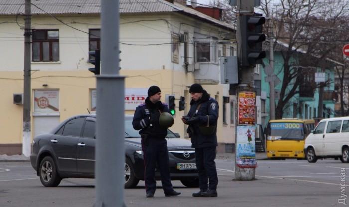 В Одесі розшукують підозрюваного у вбивстві, на вулицях чергують автоматники