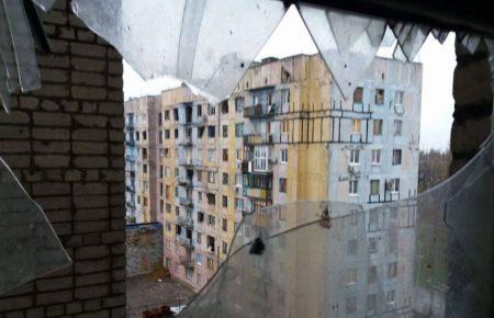 Місцеві мешканці намагаються самотужки залишити Авдіївку — обстріли тривають