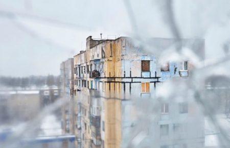 В Авдіївці обстрілом бойовиків пошкоджено 5-поверховий будинок