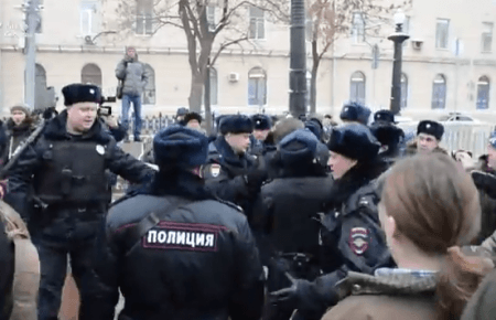 Як в Москві розганяли учасників мітингу на підтримку політв'язнів ВІДЕО