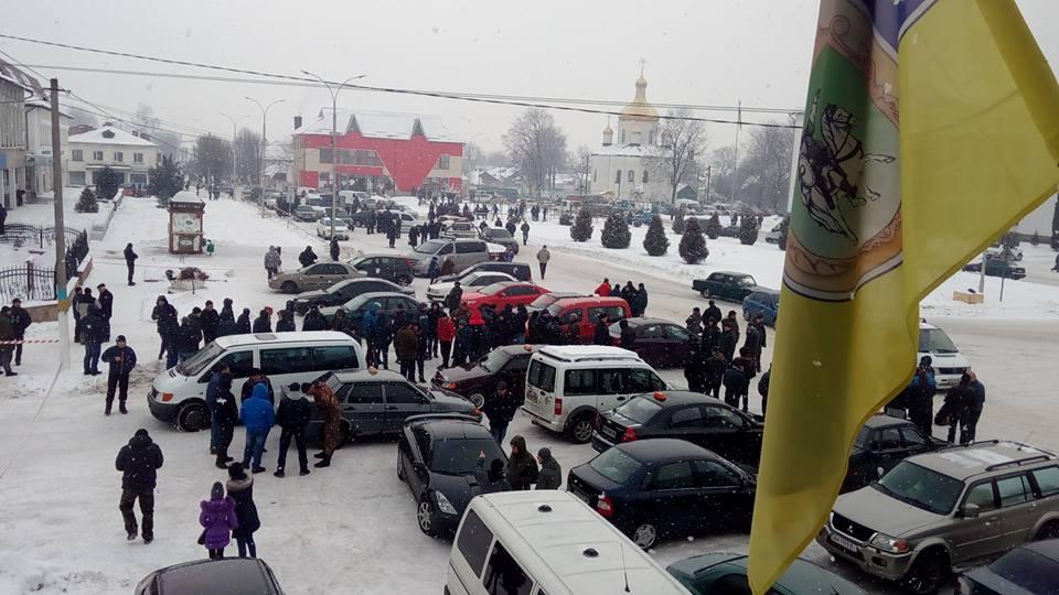 300 людей вийшли на мітинг після нічної перестрілки в Олевську, — депутат