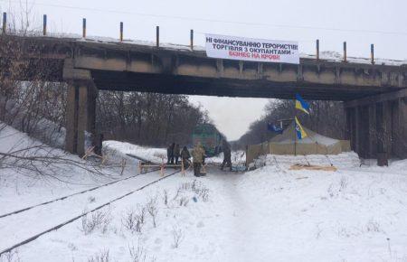 До учасників блокади на Донбасі їдуть силовики - волонтерка