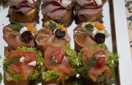 Смачна країна. Бутерброди з копченим лососем і руколою