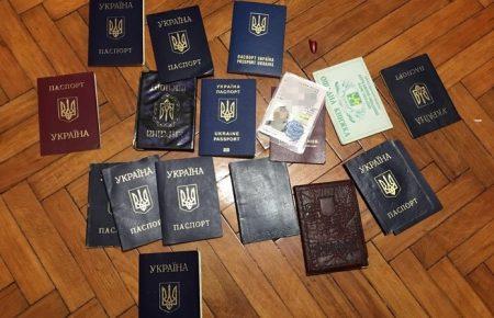 СБУ затримала жінку, що підробляла паспорти для бойовиків «ДНР» — відео