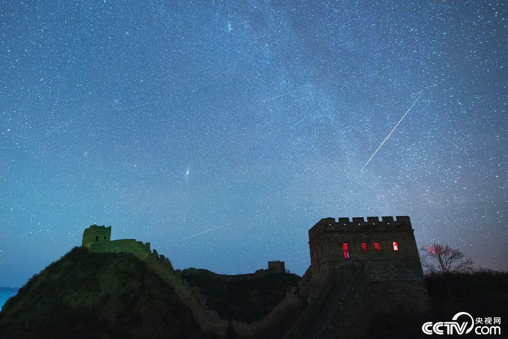 З'явилися фотографії метеоритного дощу, що 3 січня пройшов повз Землю