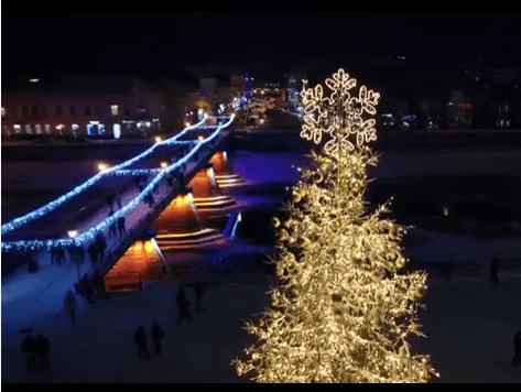 Вражаюче відео нічного різдвяного Ужгорода з висоти - ВІДЕО