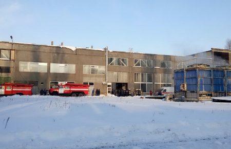 Пожежа на запорізькому заводі з переробки гуми: рятувальники попередили вибух (ВІДЕО)