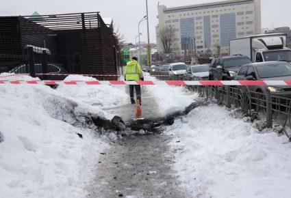 У Києві пролунав вибух — свідки повідомляють про стовп вогню з-під землі