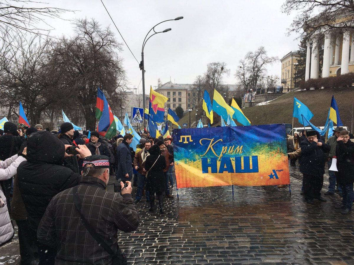 День крымского сопротивления: люди готовятся к маршу