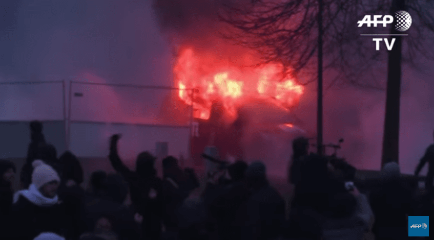 В передмісті Парижу протестували проти свавілля поліції (ВІДЕО)