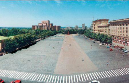 Стоит ли харьковского Ленина заменить «Александрийским столпом»?