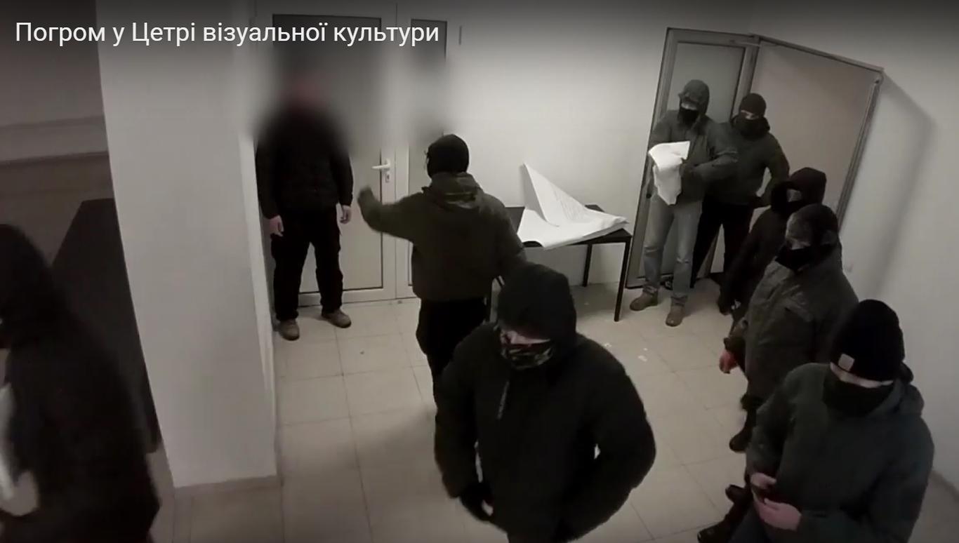 З’явилося повне відео погрому виставки Чичкана в Центрі візуальної культури