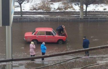 У Вінниці обмежено рух транспорту, вулиці затопило (ФОТО, ВІДЕО)