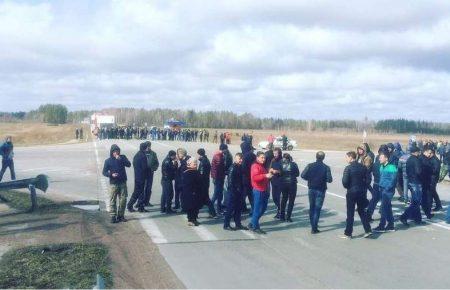 Рух трасою Київ-Ковель на Рівненщині перекрито через протестувальників