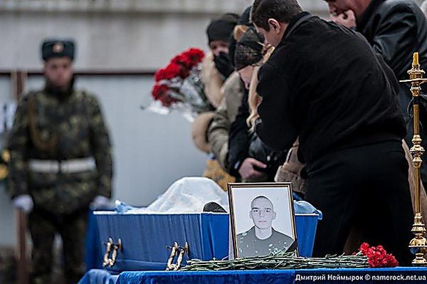 Убитого при нападении на воинскую часть солдата не признают погибшим на службе