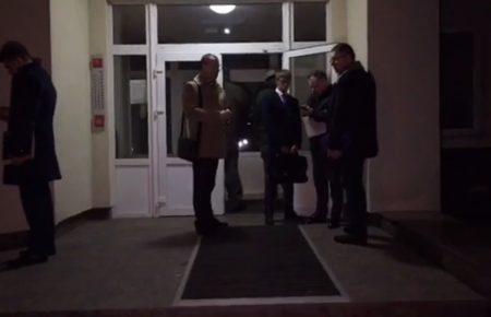 Журналісти не підтверджують затримання Насірова - стрім з-під лікарні