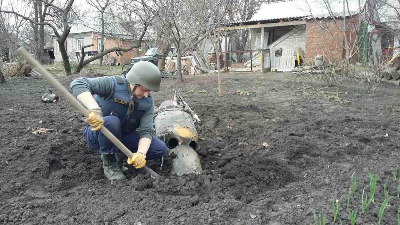 В Балаклії ще спостерігаються поодинокі вибухи боєприпасів - ДержСНС (ФОТО)