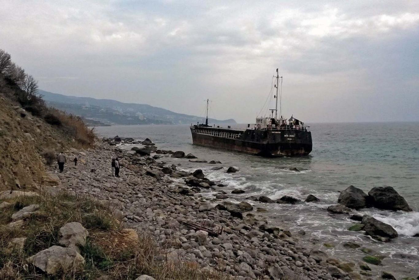 Турецьке судно сіло на мілину біля Алупки (ФОТО)