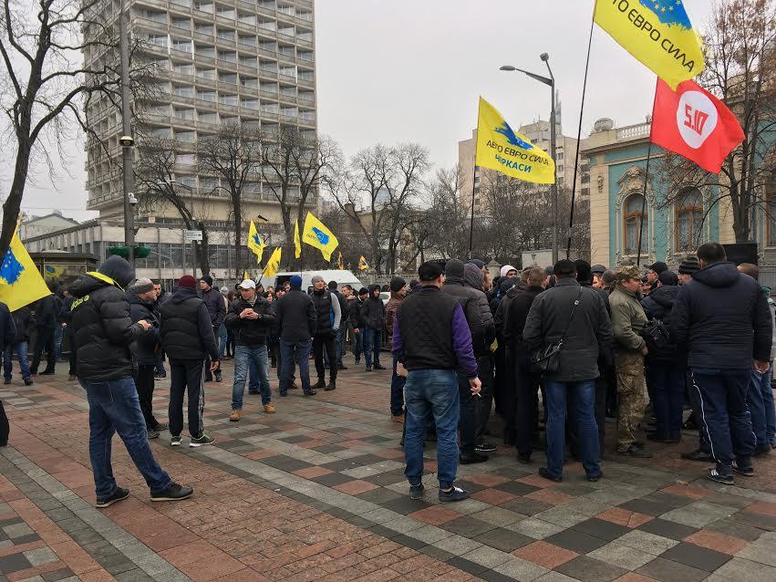 Під Радою мітингували власники авто з іноземними номерами (ВІДЕО)