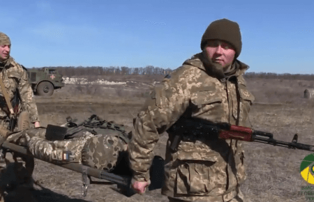 Військовим показали, як допомагати побратимам на полі бою (ВІДЕО)