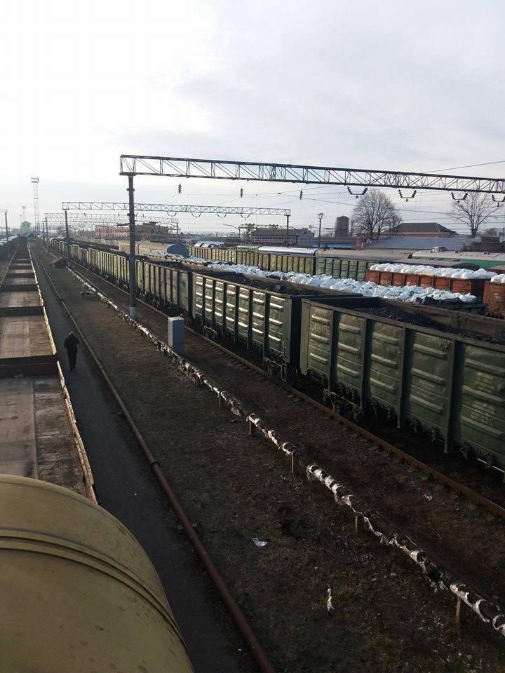 Учасники блокади торгівлі з ОРДЛО погрожують заблокувати електропостачання