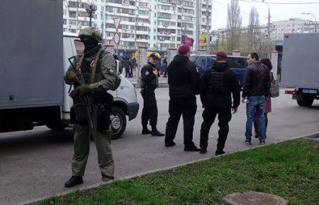 Вирок роті «Торнадо» оголошують у закритому режимі. «Торнадівці» танцюють у суді  (ФОТО, ВІДЕО)