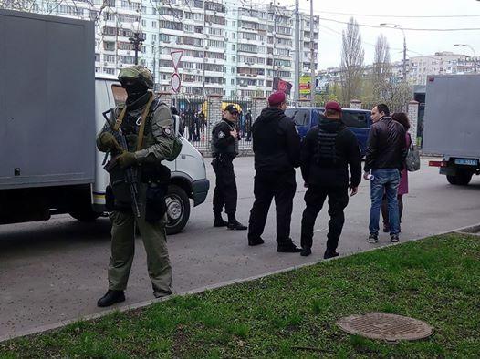 Вирок роті «Торнадо» оголошують у закритому режимі. «Торнадівці» танцюють у суді  (ФОТО, ВІДЕО)