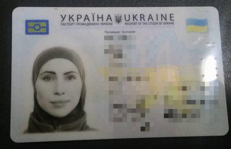 В окулярах – будь ласка, а у хустці – ні! Хіджаб і фото для документів