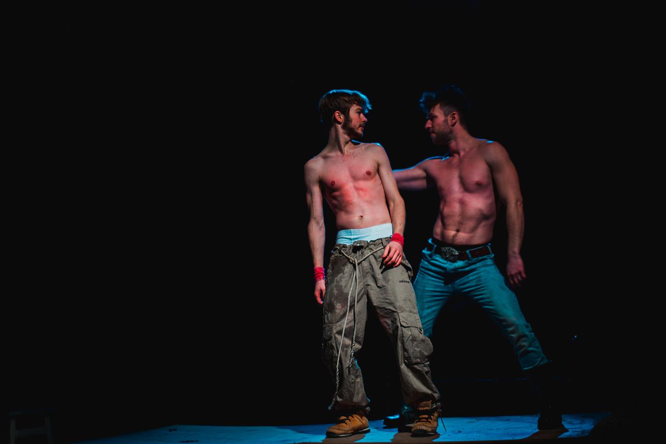 Вистава "Том на фермі": новий формат відповіді на проблеми ЛГБТ в Україні