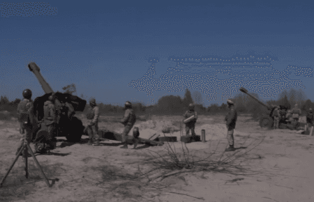 Як артилеристи тренувались на полігоні на Київщині (ВІДЕО)