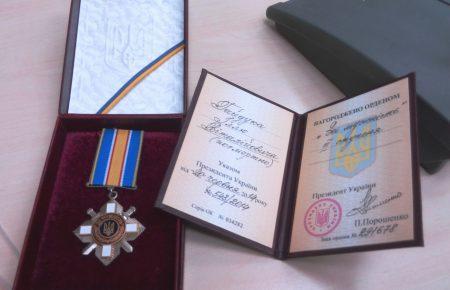 Сестра загиблого в збитому ІЛ-76 десантника віднесла в АП орден брата