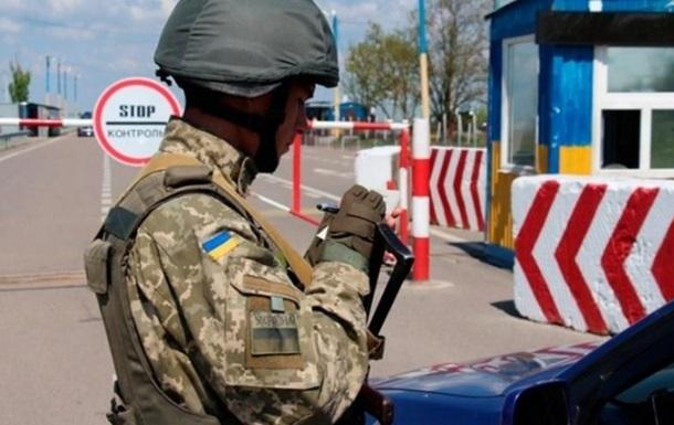 На КПВВ під Маріуполем у жінки прийняли пологи