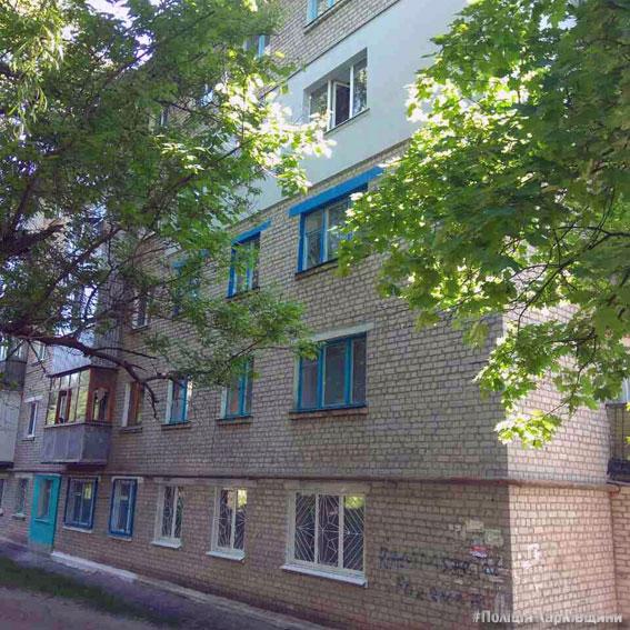 У Харківській області дівчинка випала з вікна 4-го поверху