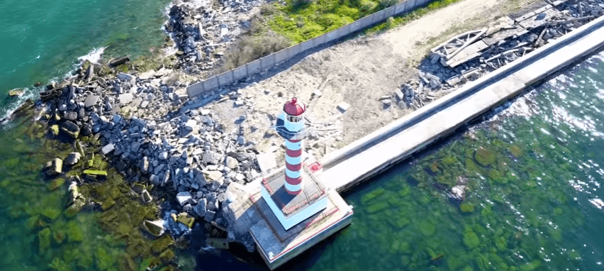 Чорноморський маяк та його околиці показали з висоти (ВІДЕО)