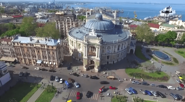 Одеса: Оперний театр і Приморський бульвар показали з висоти (Відео)