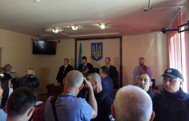 Усіх підозрюваних у стрілянині в Мукачевому звільнили з-під варти