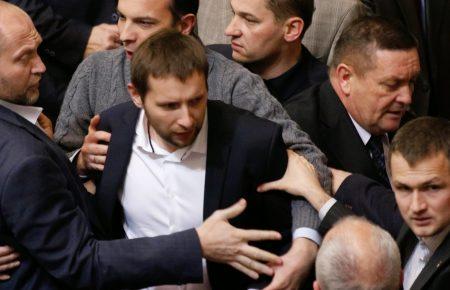 Майже половина депутатів Верховної Ради недбало ставиться до роботи