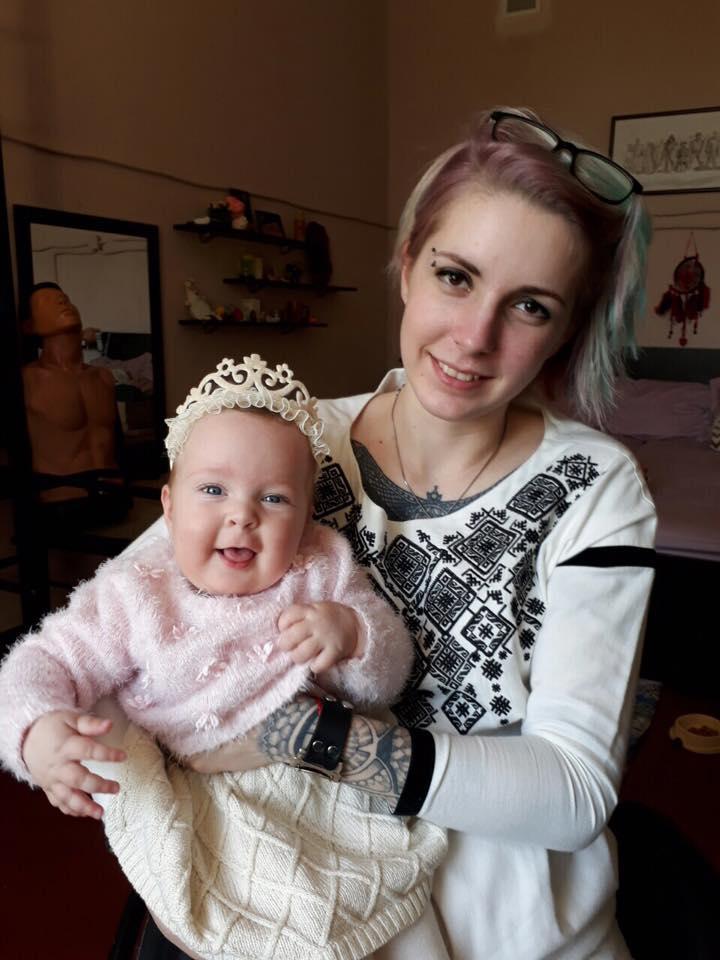 Волонтерка Яна Зінкевич опублікувала фото піврічної доньки і радить усім не здаватися